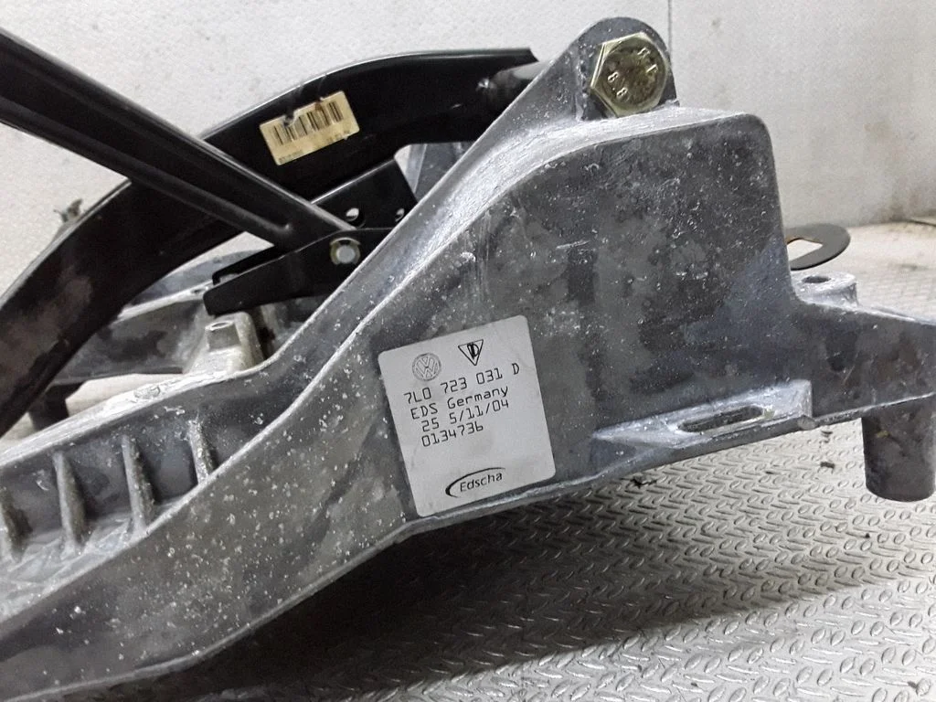 Brake pedal – Porsche Cayenne (9PA) (2002-2010)