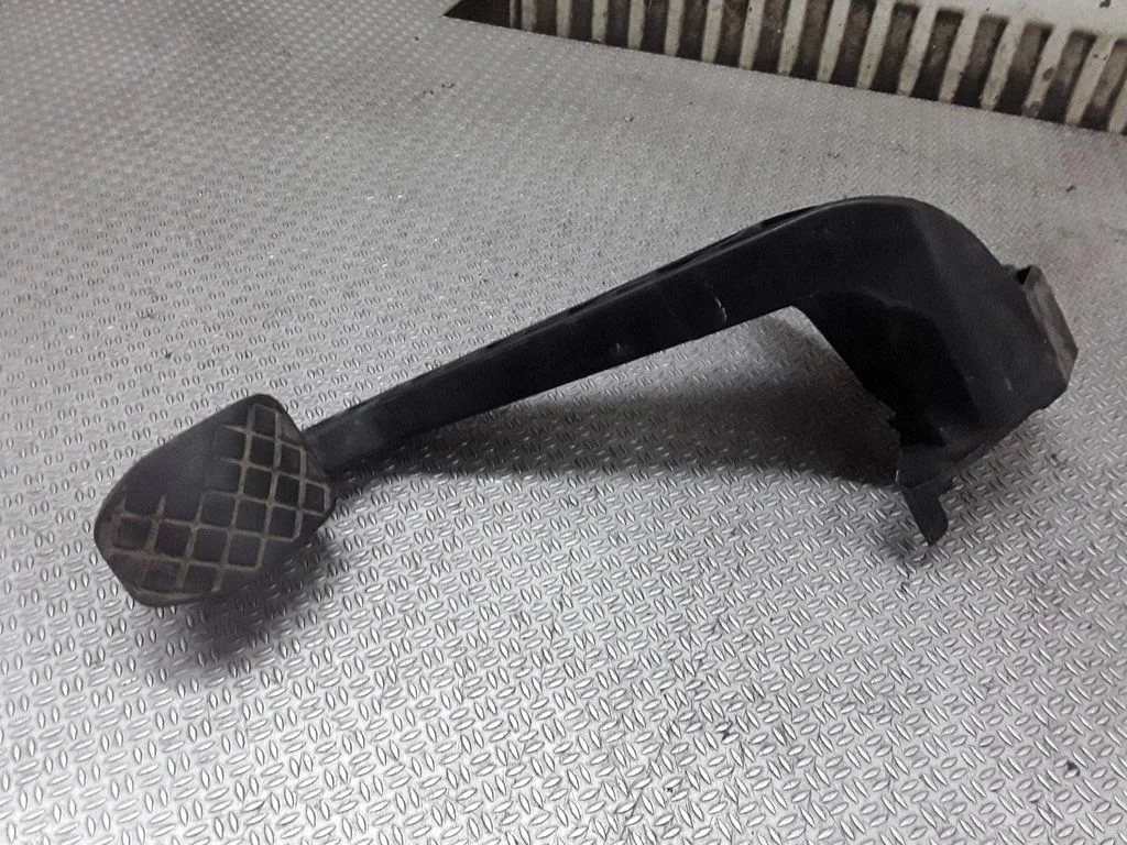 Brake pedal 8E1721316