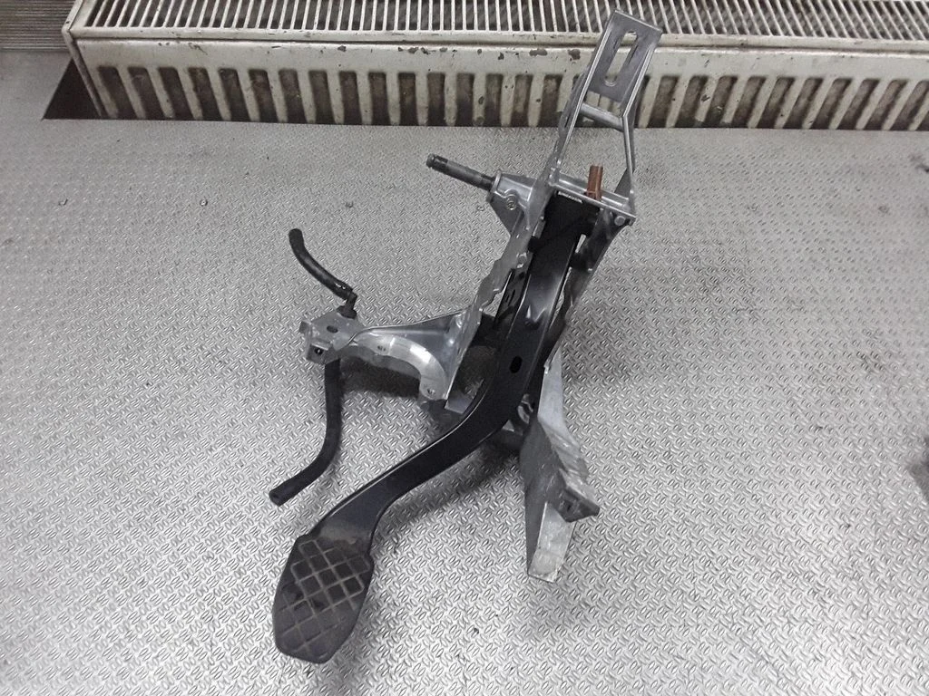 Brake pedal 8E1721117A