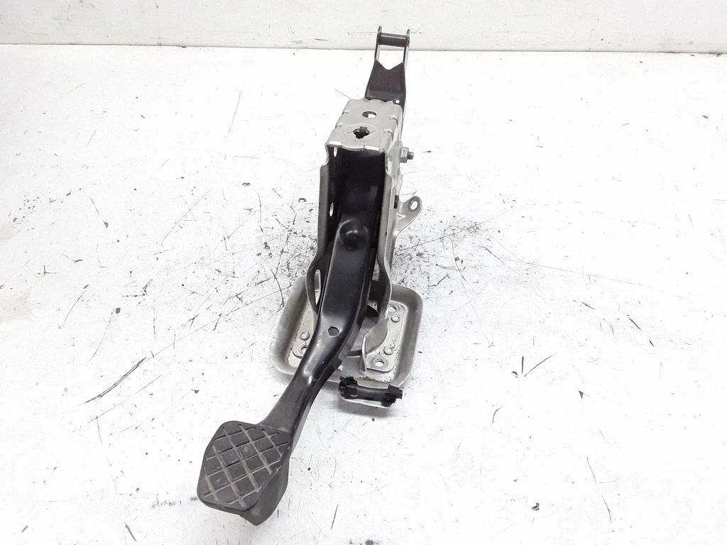Brake pedal – Volkswagen Passat B6 (2005-2010)