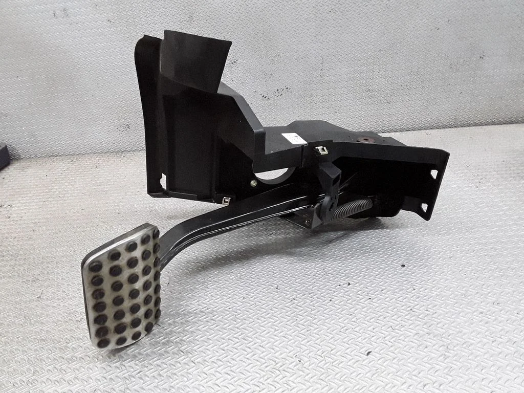 Piduripedaal A2032902201