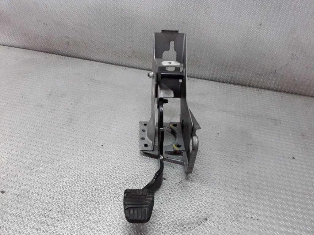 Brake pedal – Opel Antara (2006-2016)