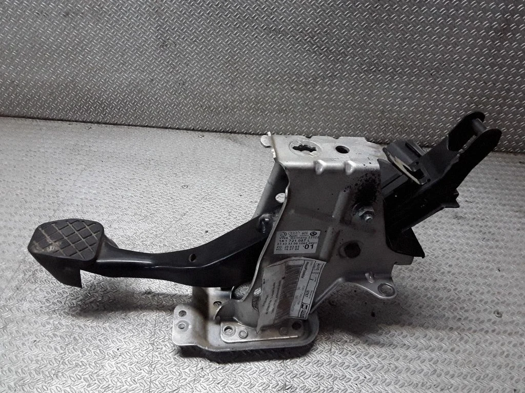 Bremžu pedālis 1K1721057L