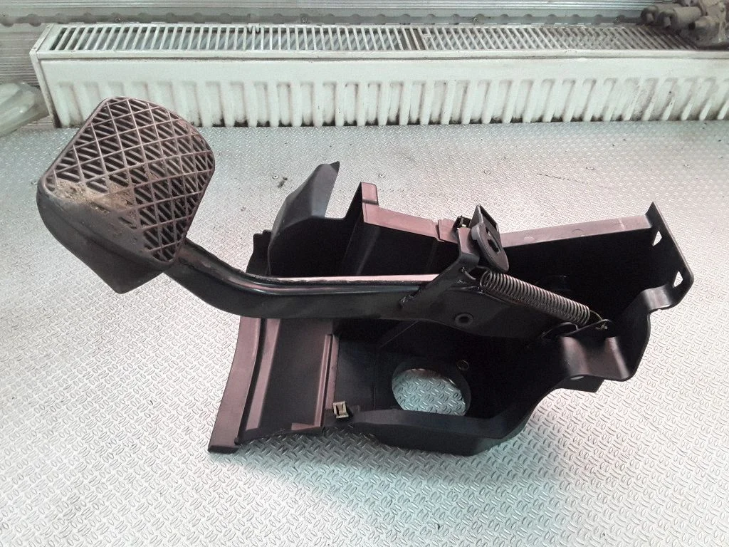 Piduripedaal 829400UQ2