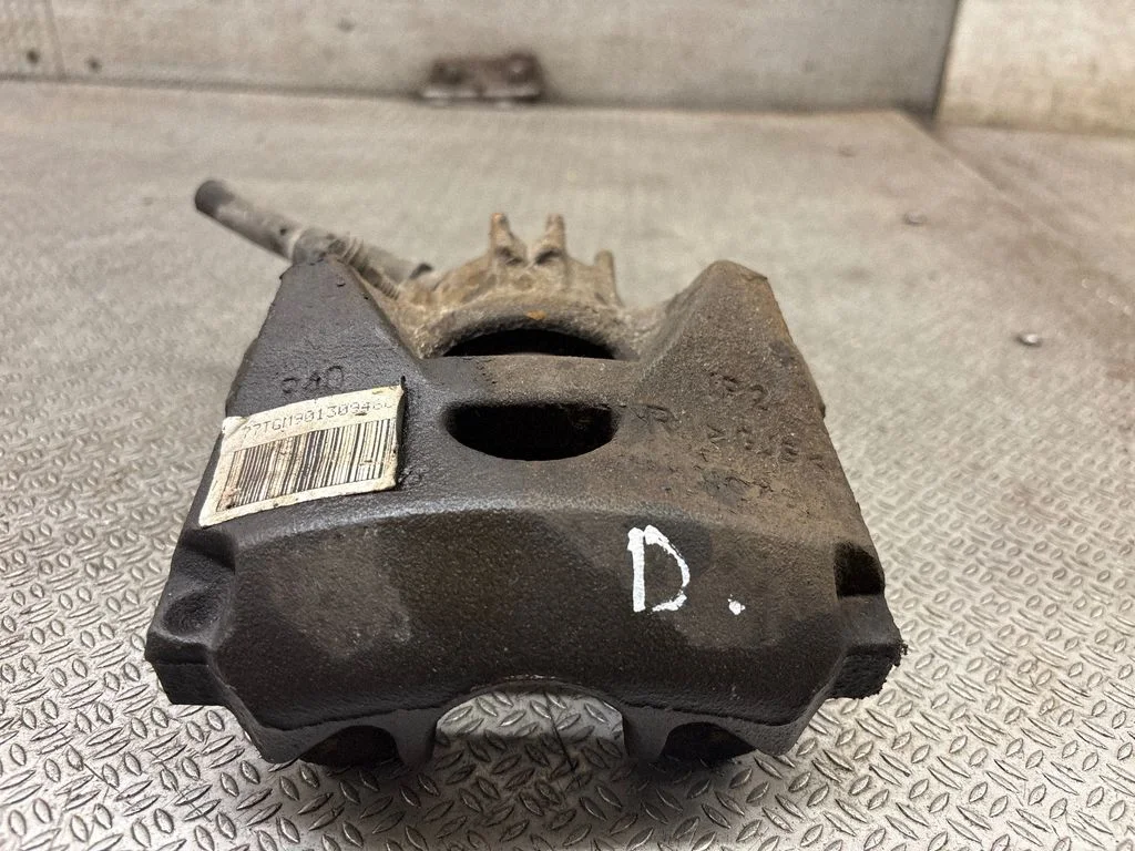 Front brake caliper – front right