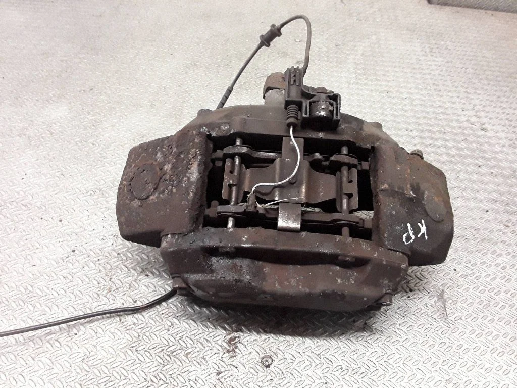 Front brake caliper – left