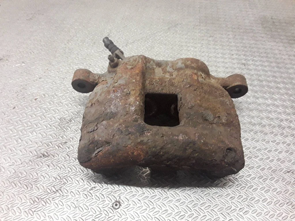 Front brake caliper – right
