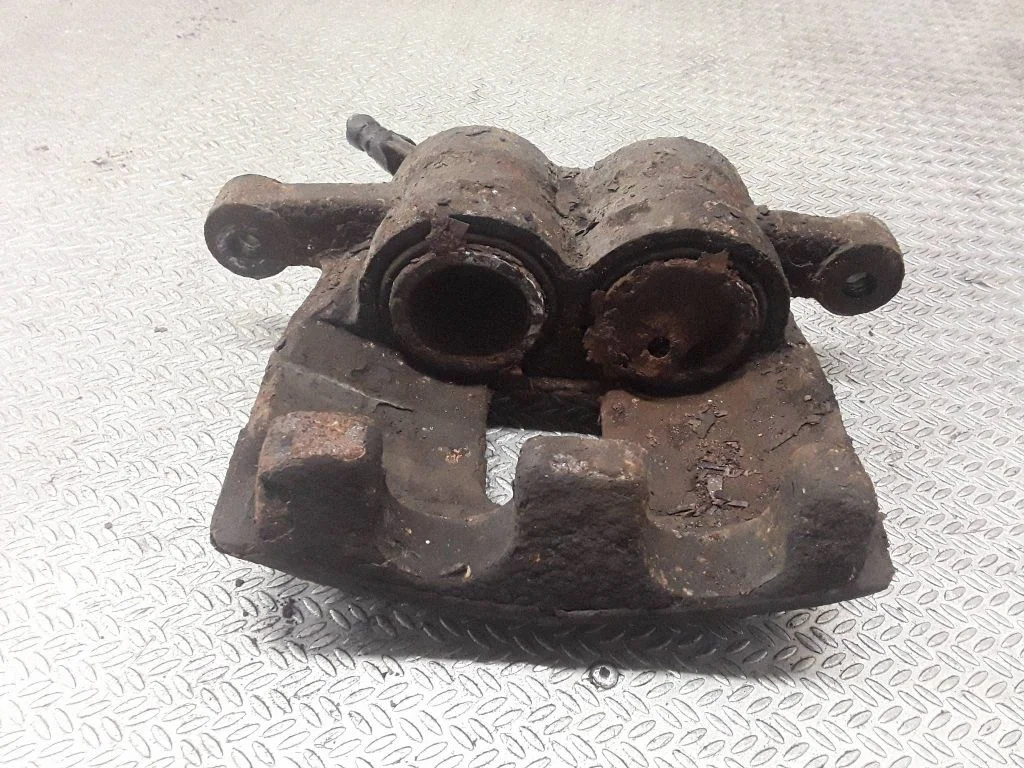 Front brake caliper – left
