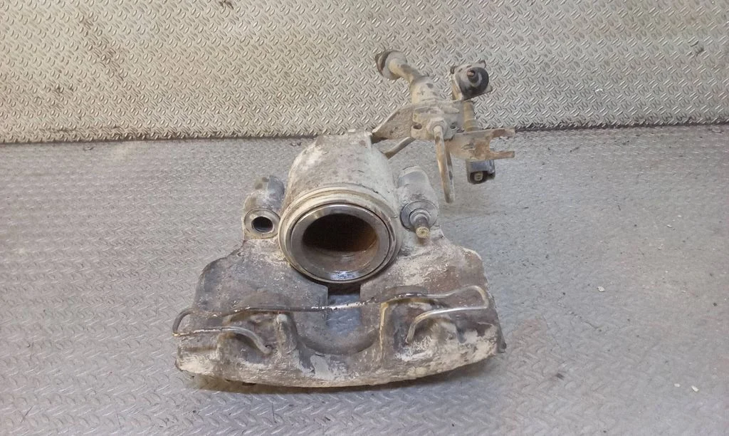 Front brake caliper – front left
