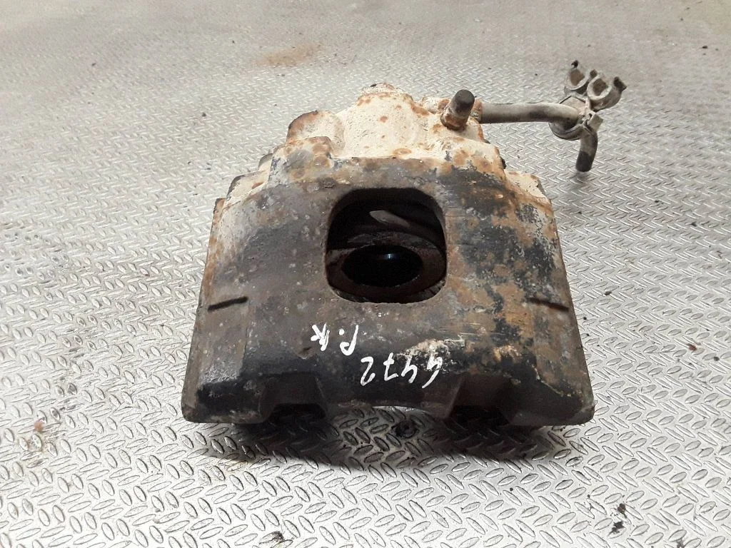 Front brake caliper – left