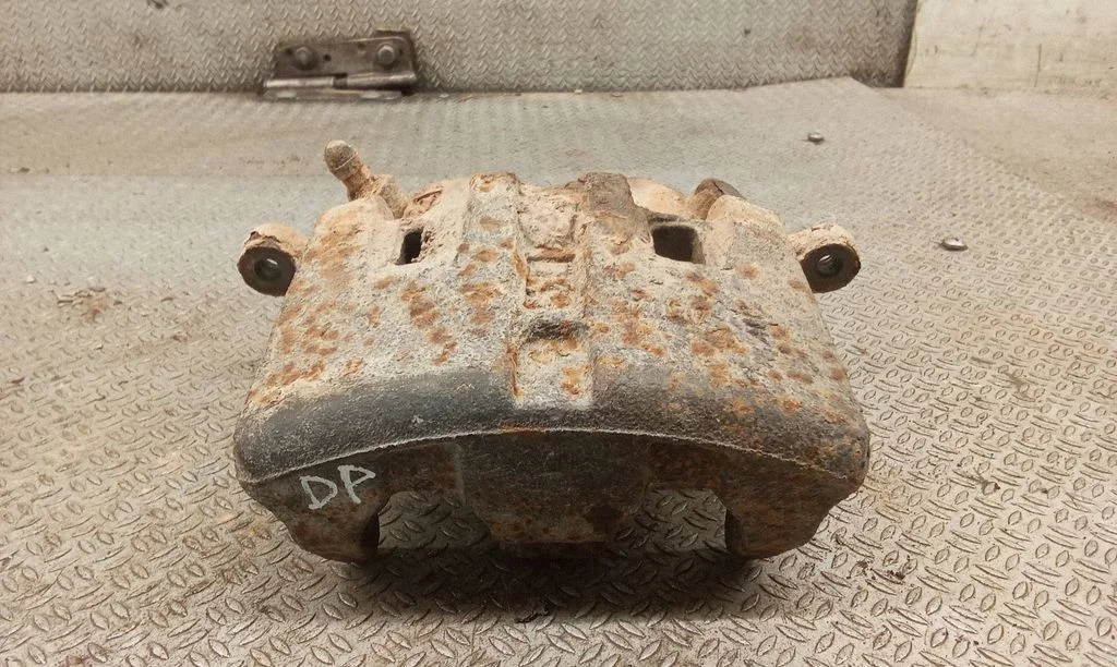Front brake caliper – right