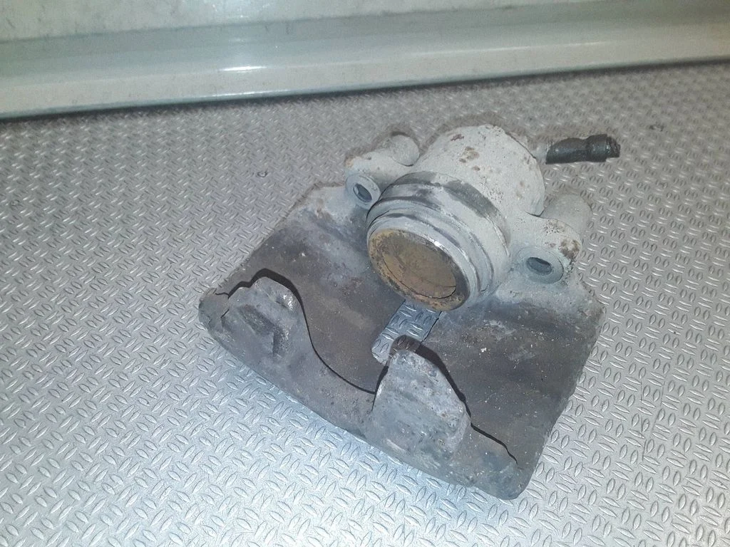Front brake caliper – right