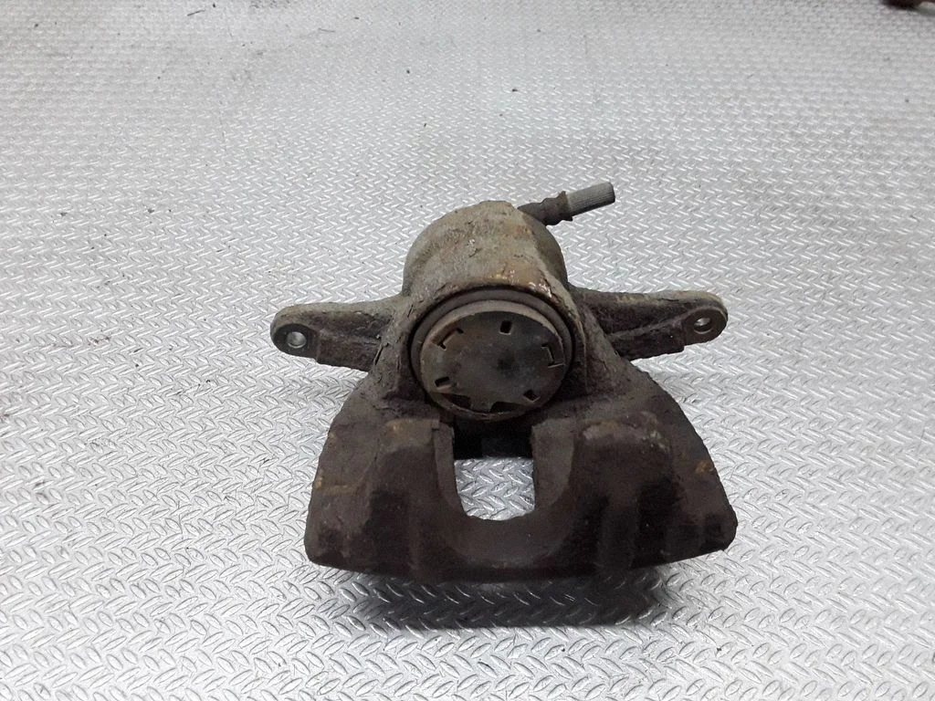 Front brake caliper – right