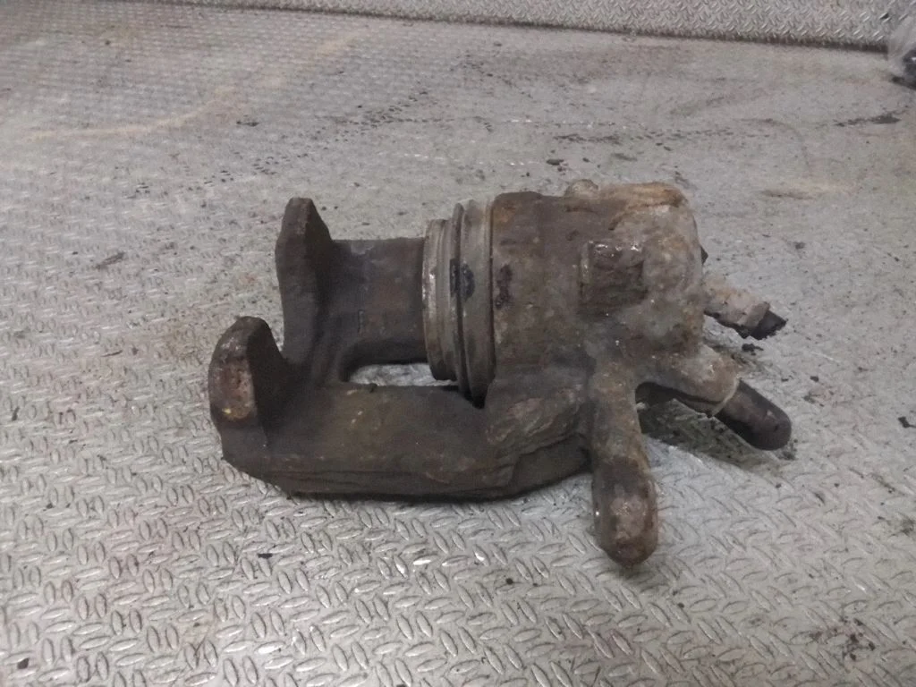 Priekšējais bremžu suports – Renault Modus (2004-2007), labā