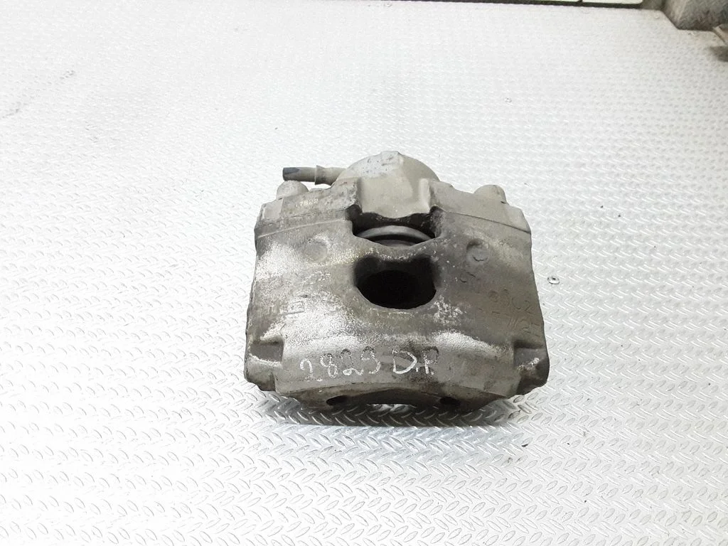 Zacisk hamulcowy przedni GM985
