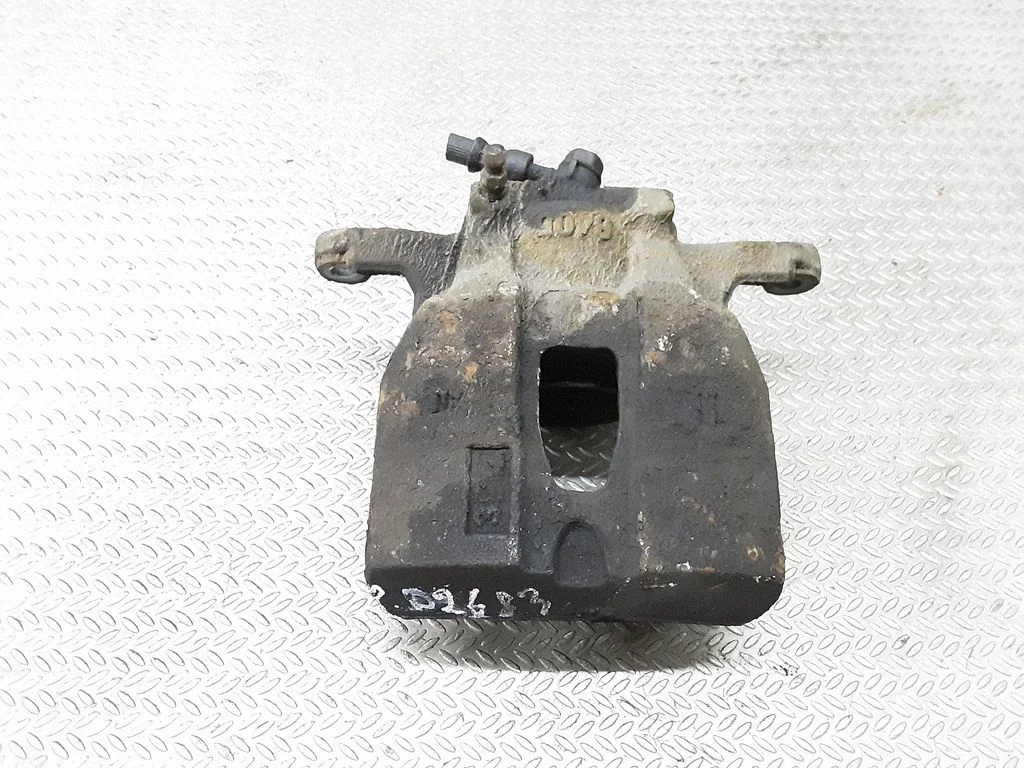 Front brake caliper – right