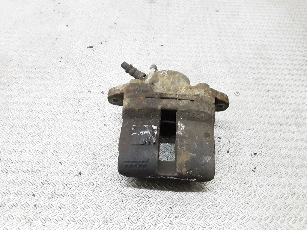 Front brake caliper – right