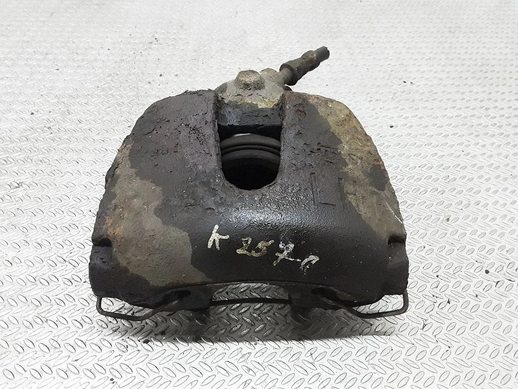 Front brake caliper – left