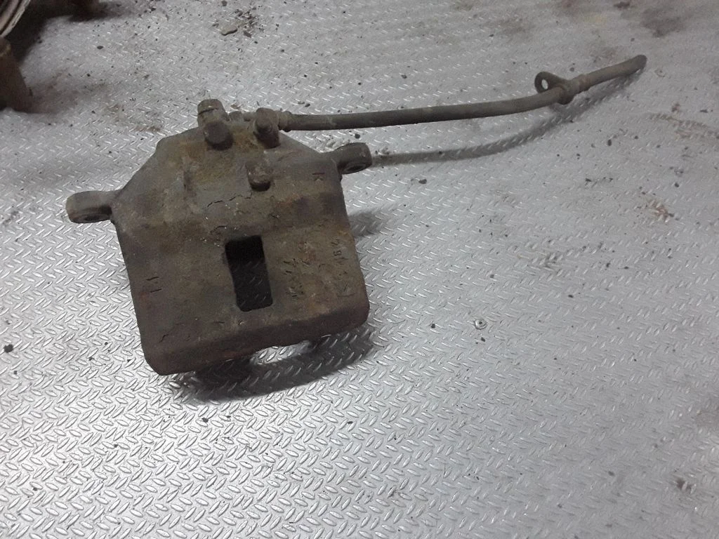 Front brake caliper – right