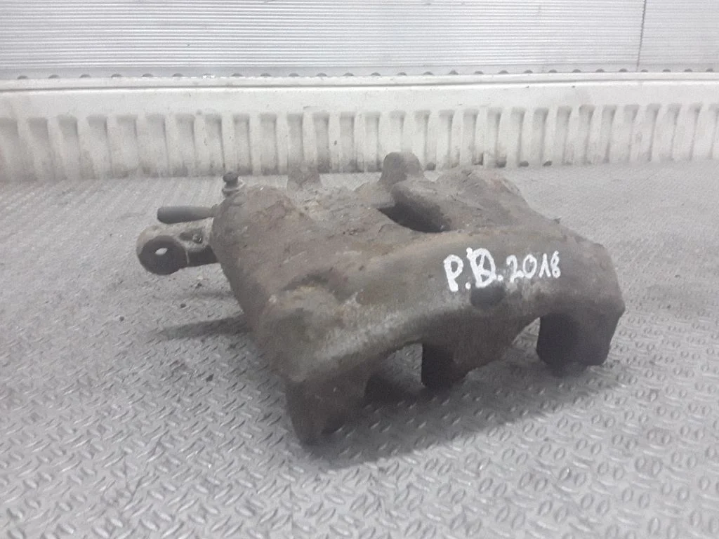 Zacisk hamulcowy przedni – prawa
