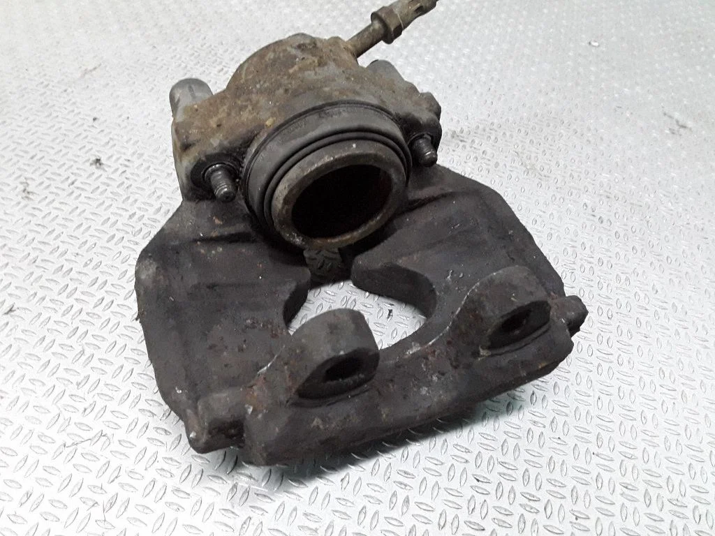 Front brake caliper – right