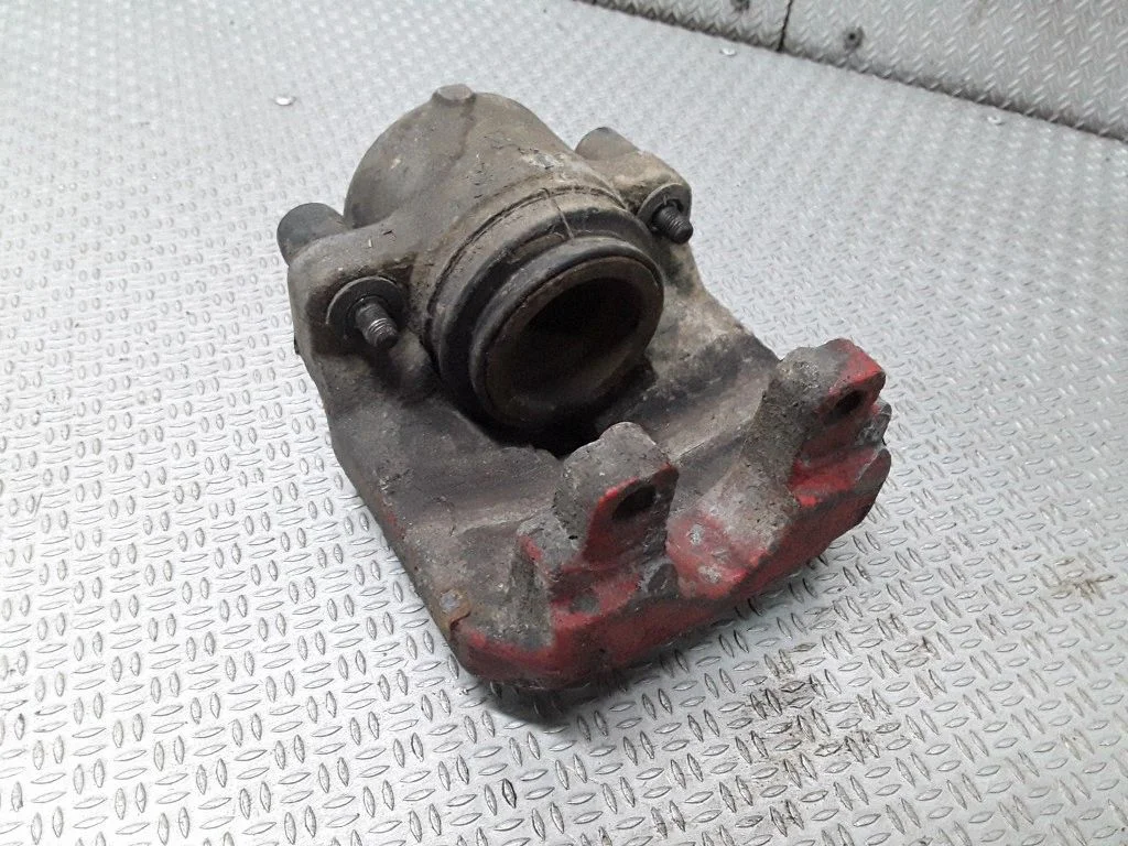 Front brake caliper – left