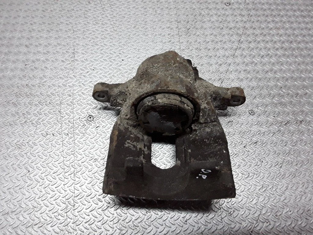 Front brake caliper – right
