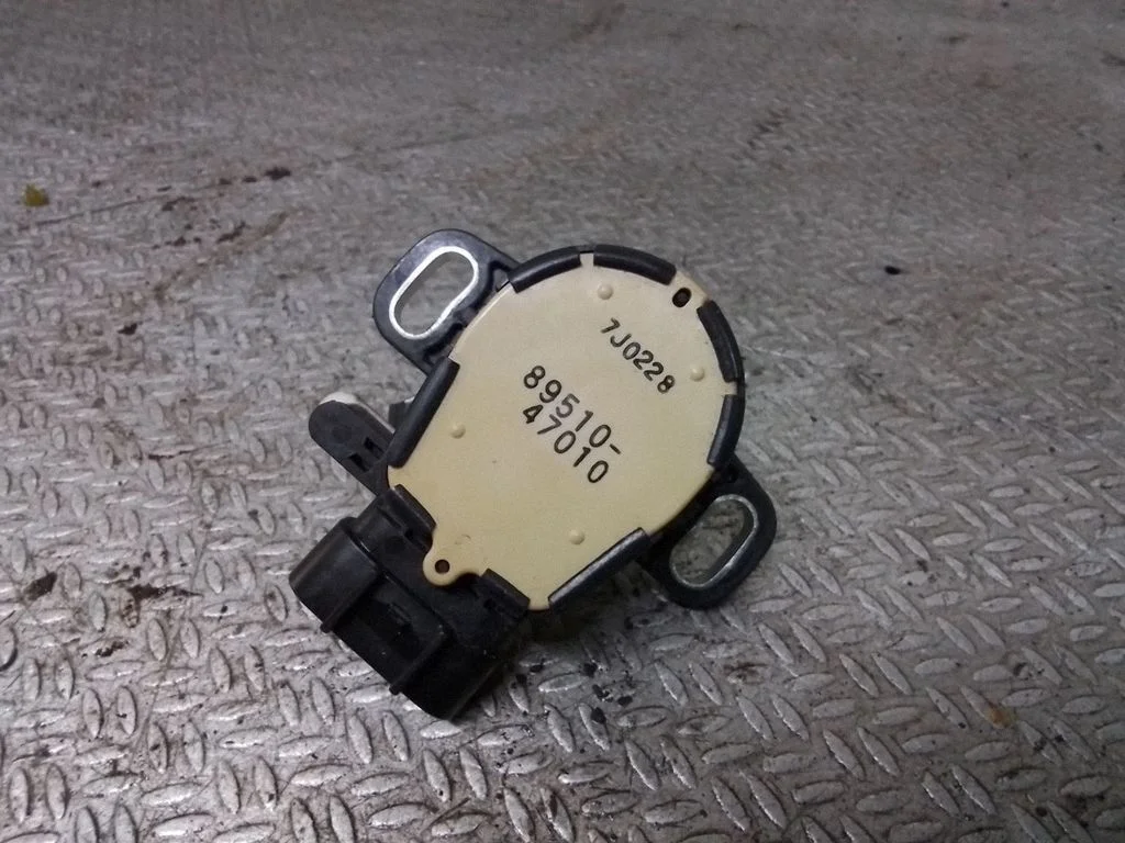 Brake pedal sensor switch – Toyota Prius (XW20) (2003-2009)