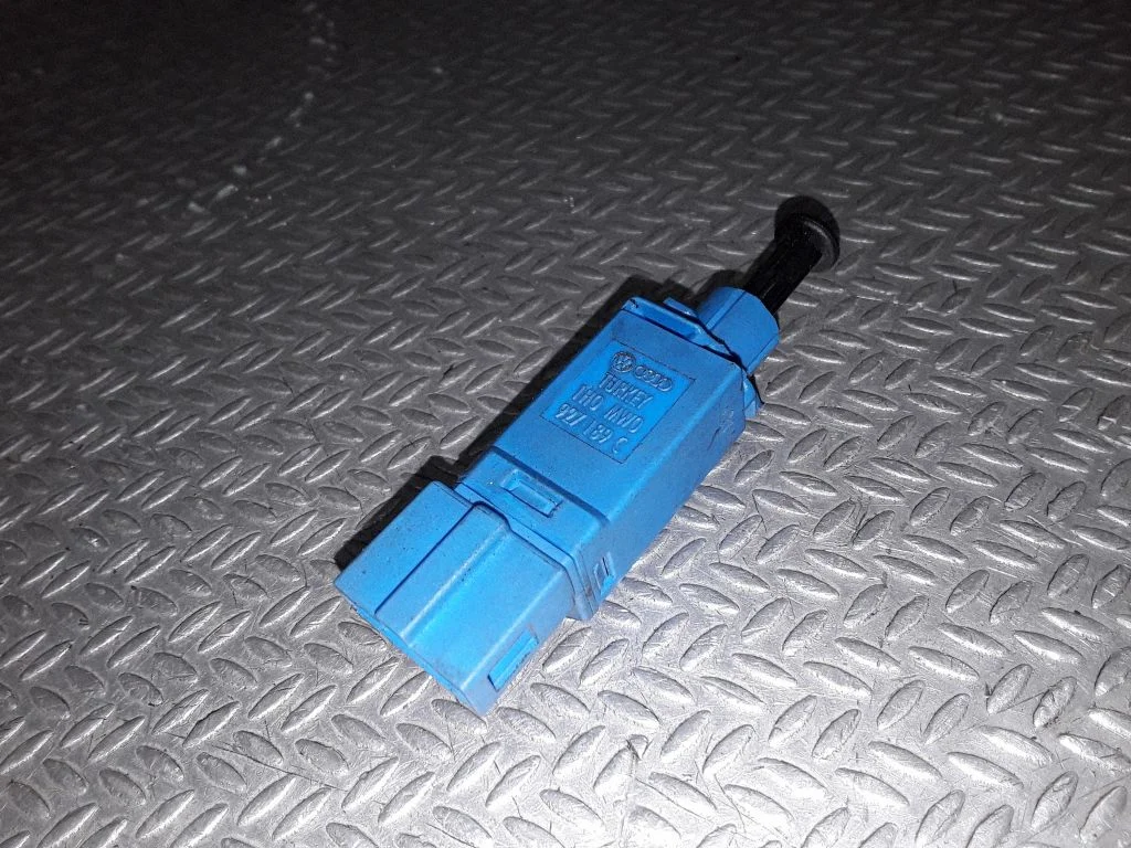 Brake pedal sensor switch – Volkswagen Transporter - Caravelle T4 (1991-2003)