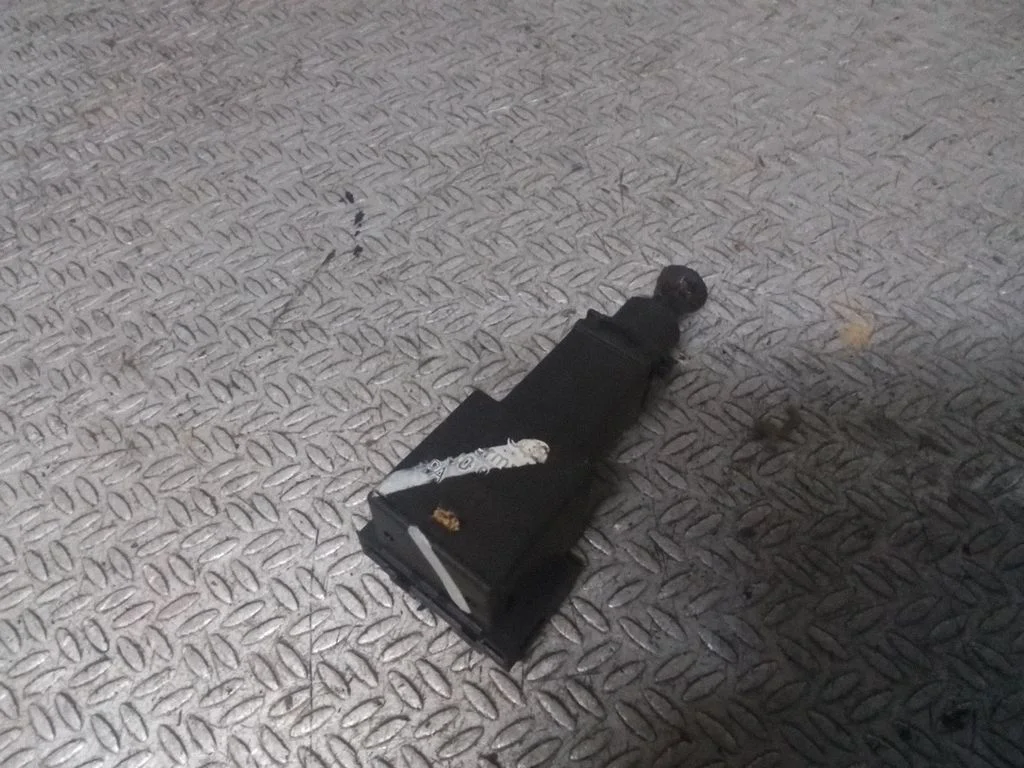Brake pedal sensor switch – Volkswagen Sharan (2001-2010)