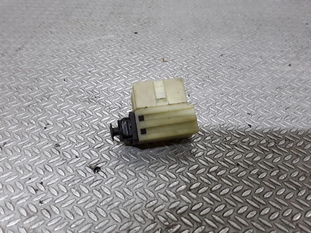 Brake pedal sensor switch – Jeep Grand Cherokee (WJ) (1999-2004)