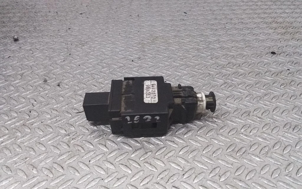 Brake pedal sensor switch – Volvo S80 (1999-2003)