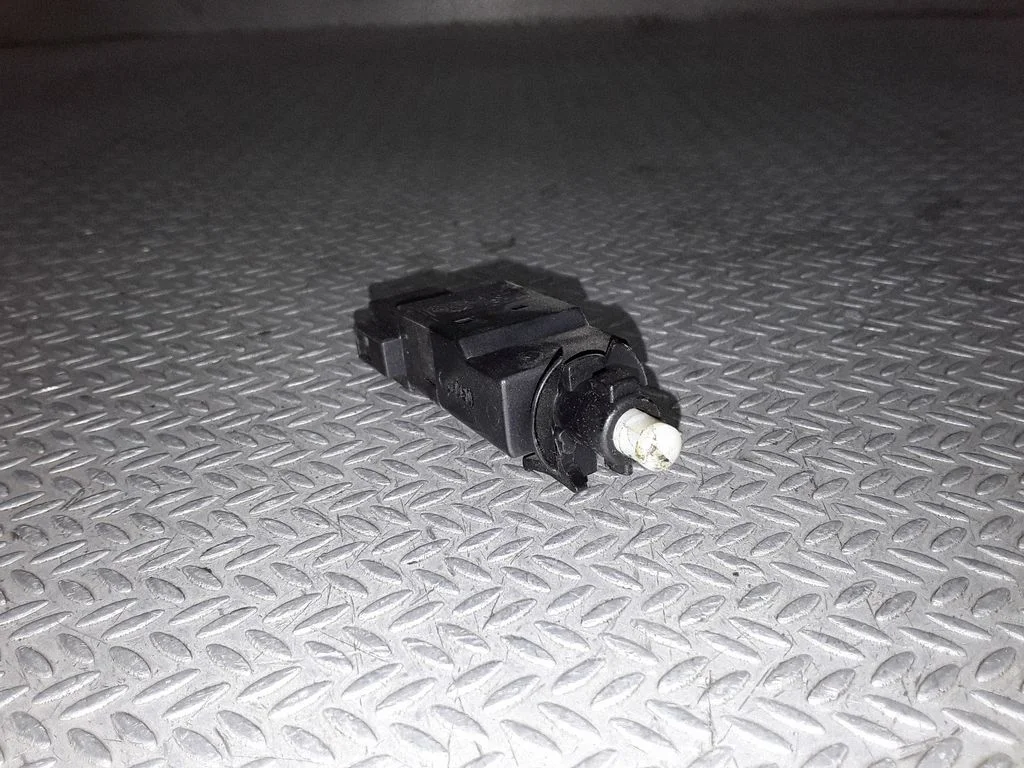 Brake pedal sensor switch – Mercedes-Benz A-Class W168 (1997-2004)