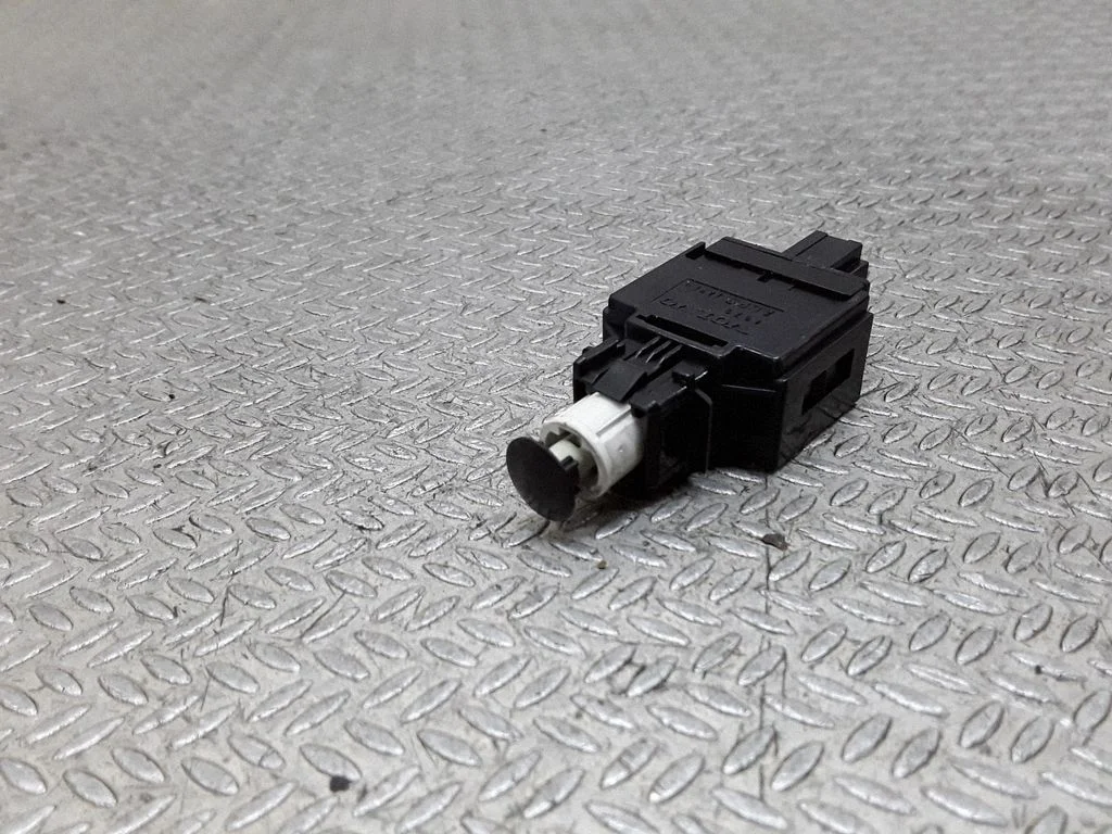 Brake pedal sensor switch – Volvo S80 (1999-2003)