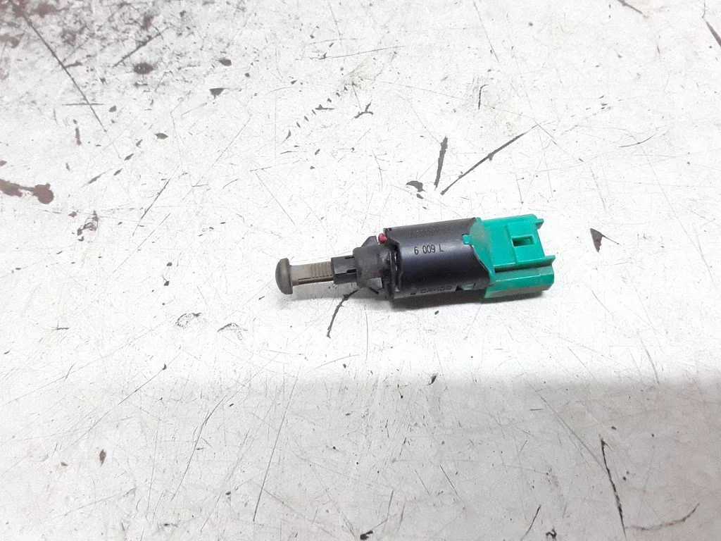 Brake pedal sensor switch