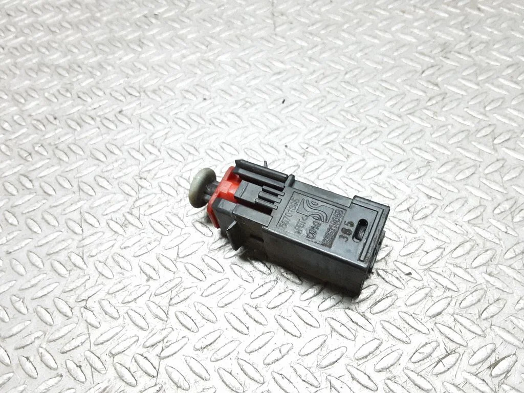 Brake pedal sensor switch – Opel Signum (2003-2008)