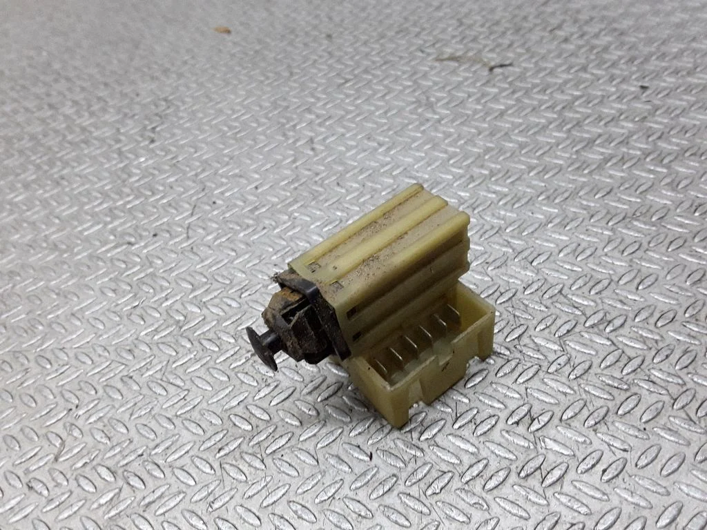 Brake pedal sensor switch – Jeep Grand Cherokee (WJ) (1999-2004)