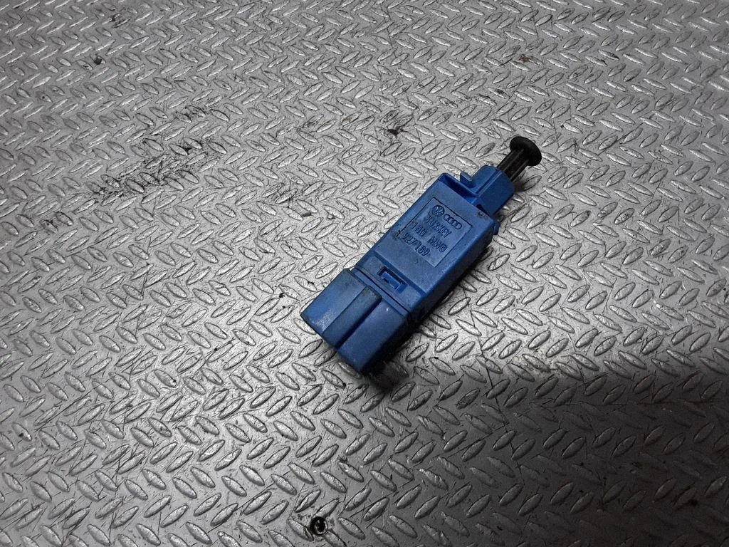 Brake pedal sensor switch – Volkswagen Transporter - Caravelle T4 (1991-2003)