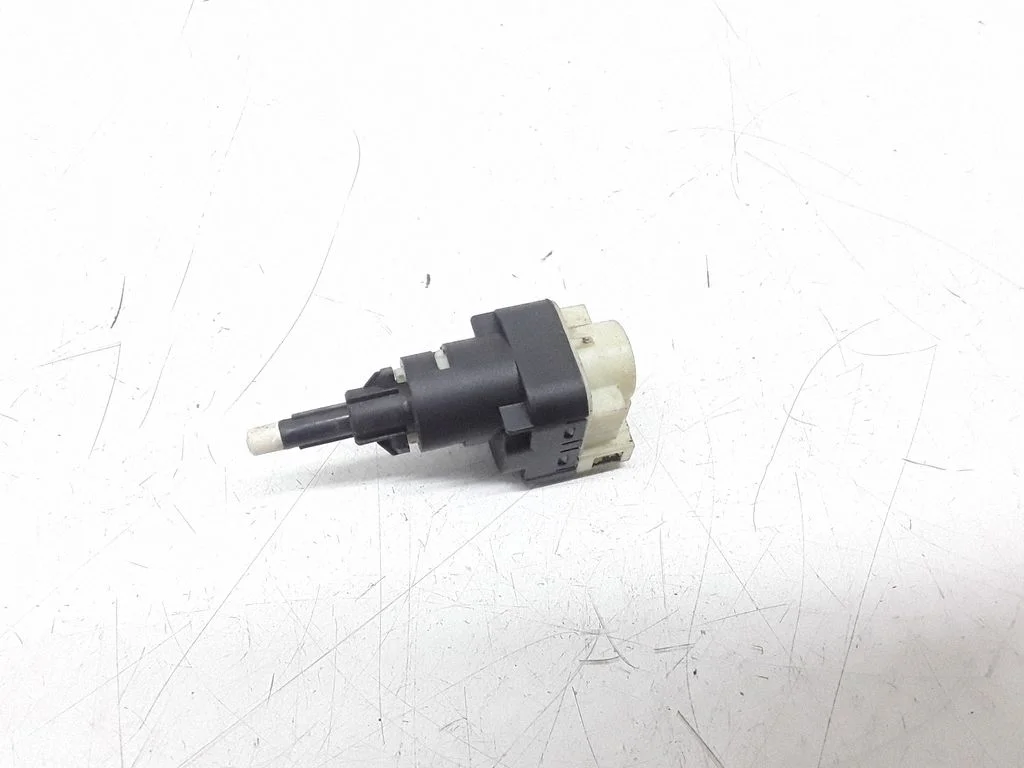 Brake pedal sensor switch – Volkswagen Phaeton (2002-2016)