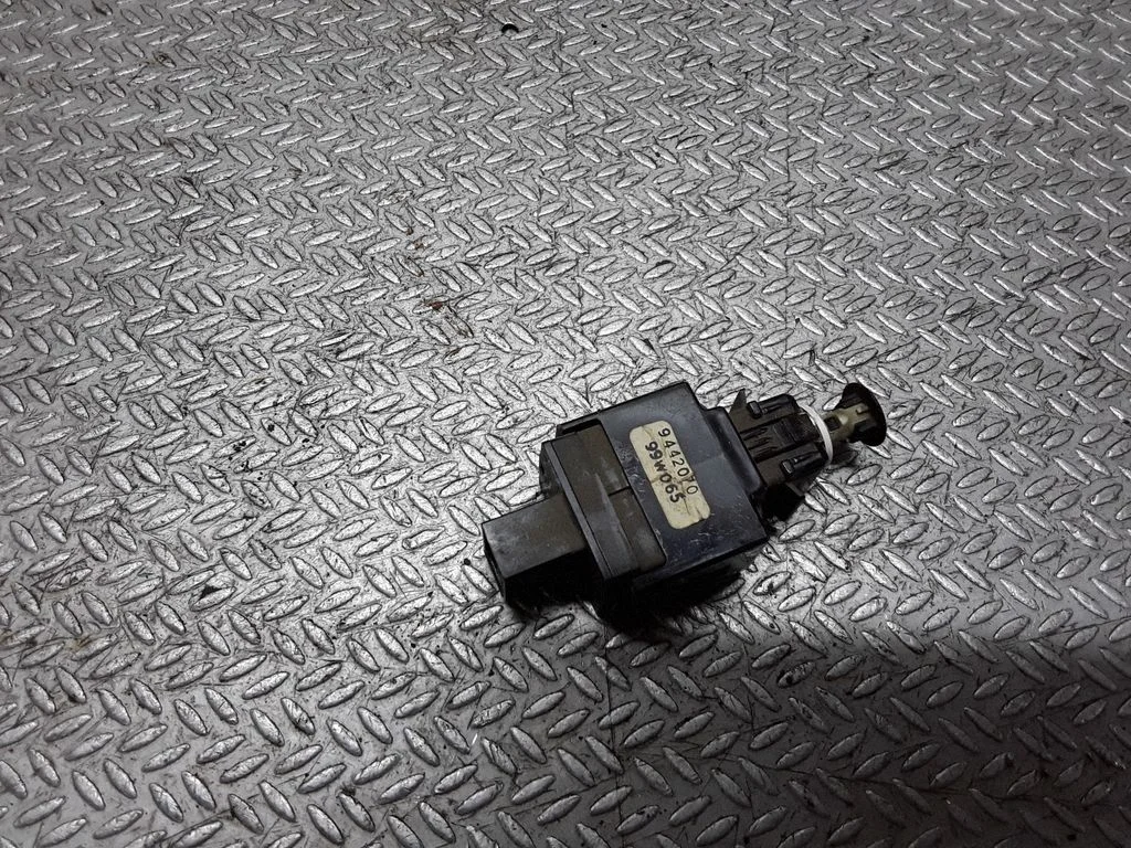 Brake pedal sensor switch – Volvo S80 (1999-2003)