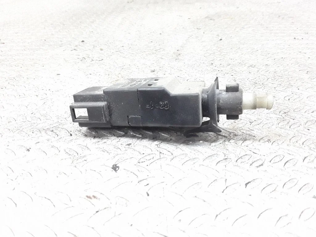 Brake pedal sensor switch – Mercedes-Benz Sprinter W901 W902 W903 W904 (1995-2007)