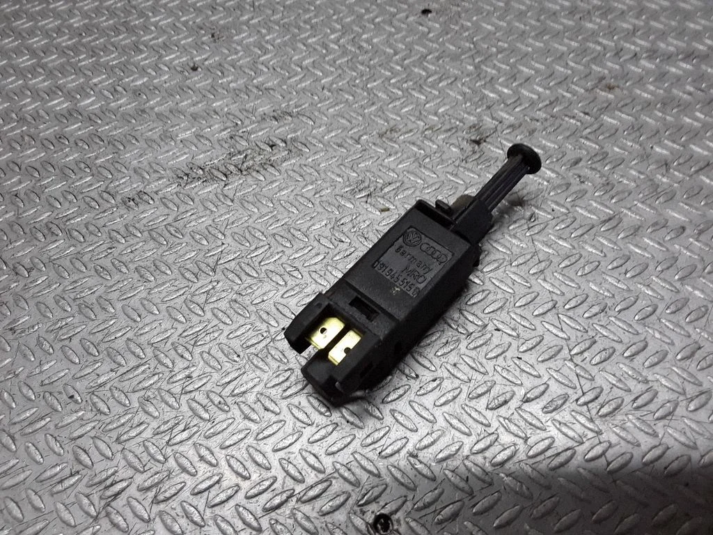 Brake pedal sensor switch – Volkswagen Transporter - Caravelle T4 (1991-2003)