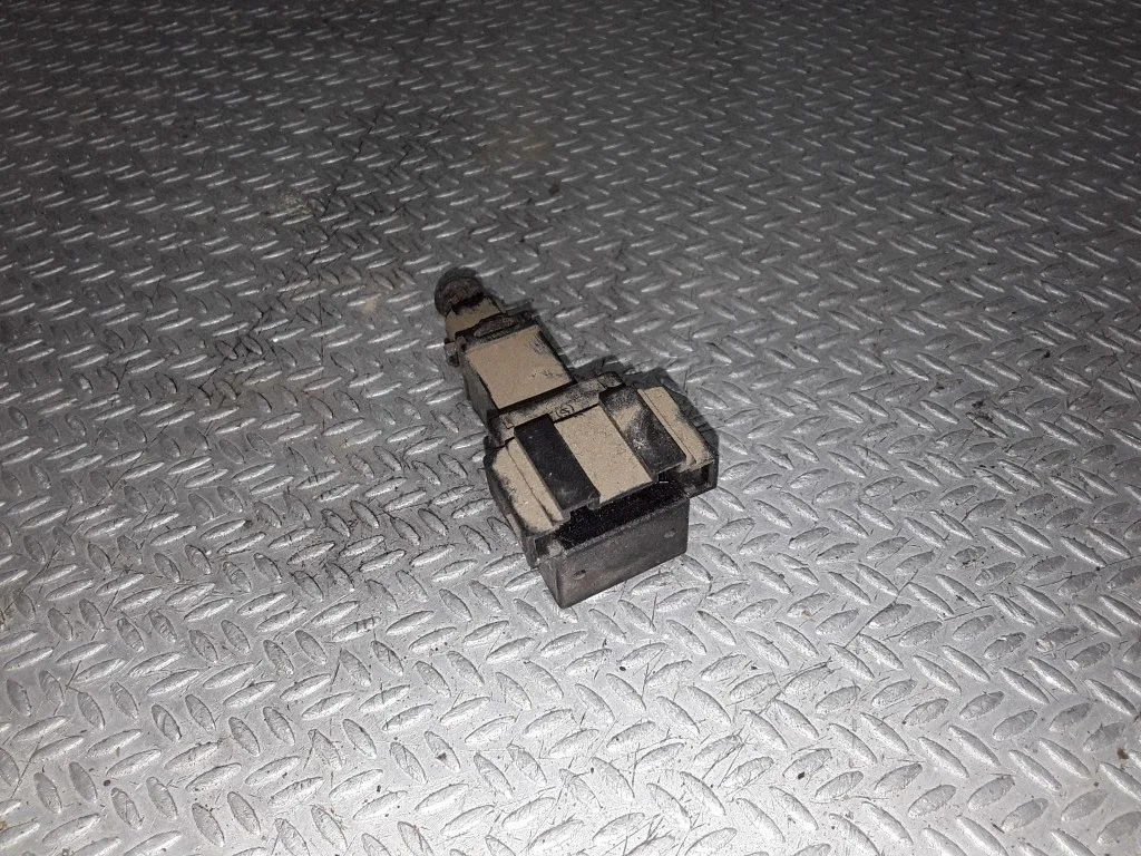 Brake pedal sensor switch – Volkswagen Golf IV (1998-2005)