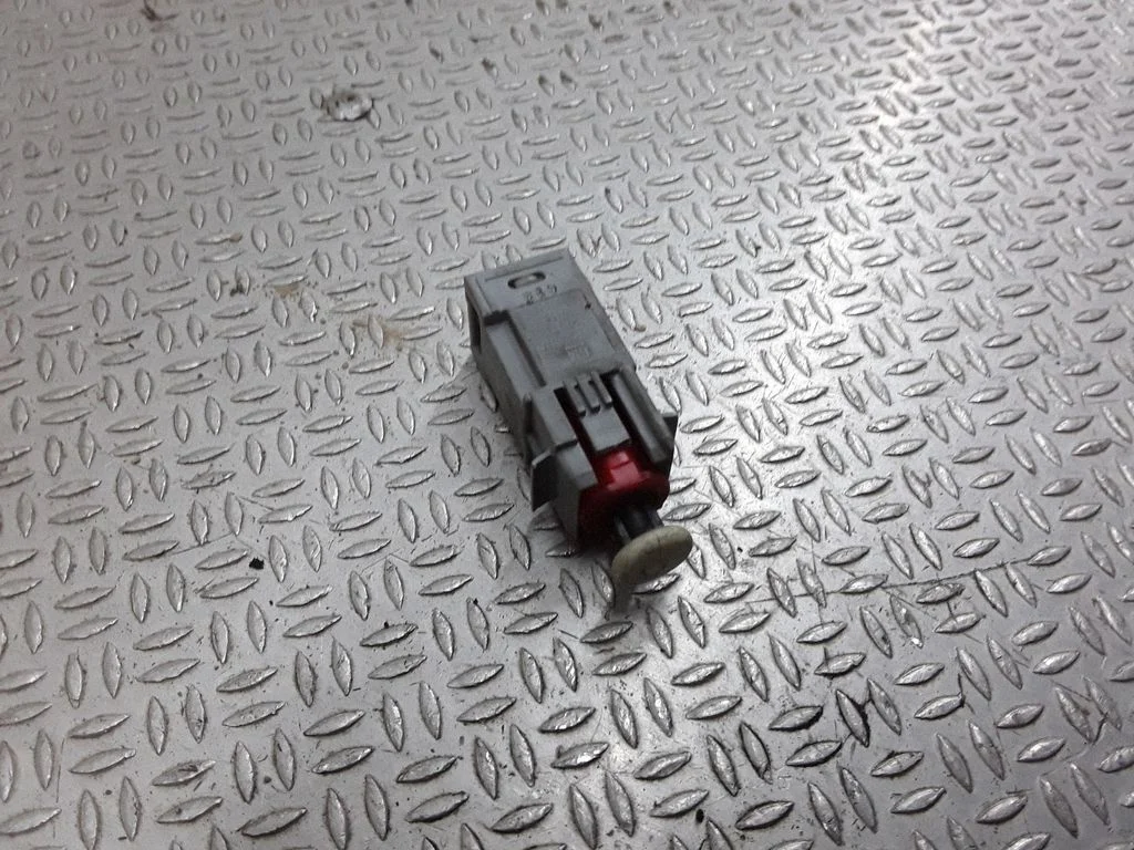 Bremžu pedāļa sensors 09185907
