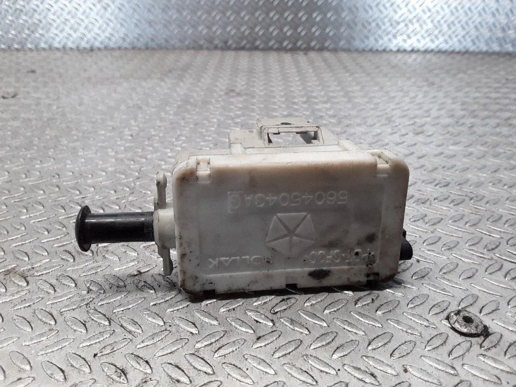 Brake pedal sensor switch – Chrysler Town & Country IV (2001-2007)