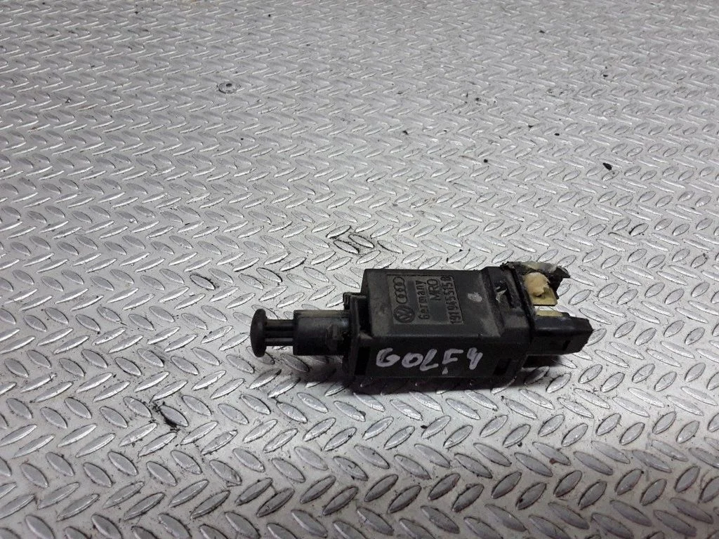 Brake pedal sensor switch – Volkswagen Golf IV (1998-2005)