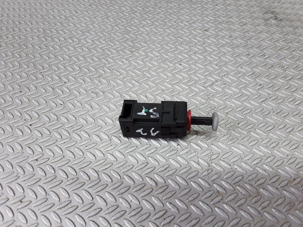 Brake pedal sensor switch – Saab 9-3 Ver2 (2003-2007)