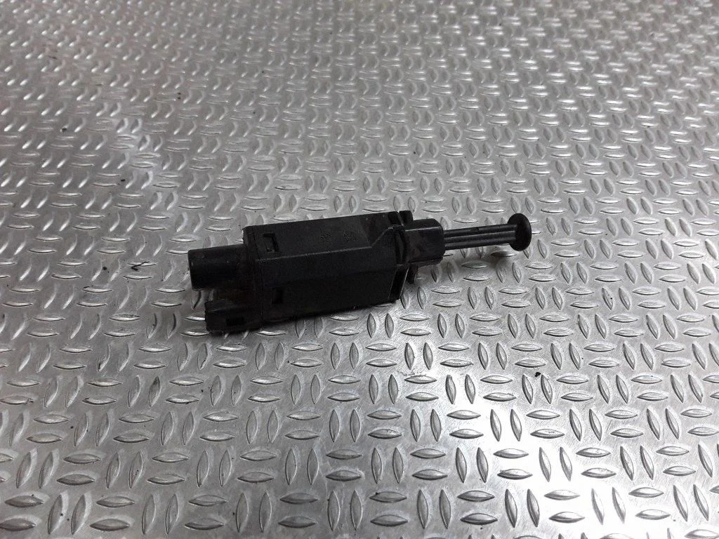 Brake pedal sensor switch – Volkswagen Transporter - Caravelle T4 (1991-2003)