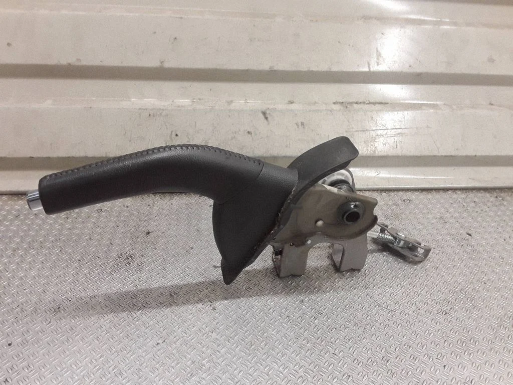 Handbrake/parking brake lever assembly – KIA Ceed (2012-2018)