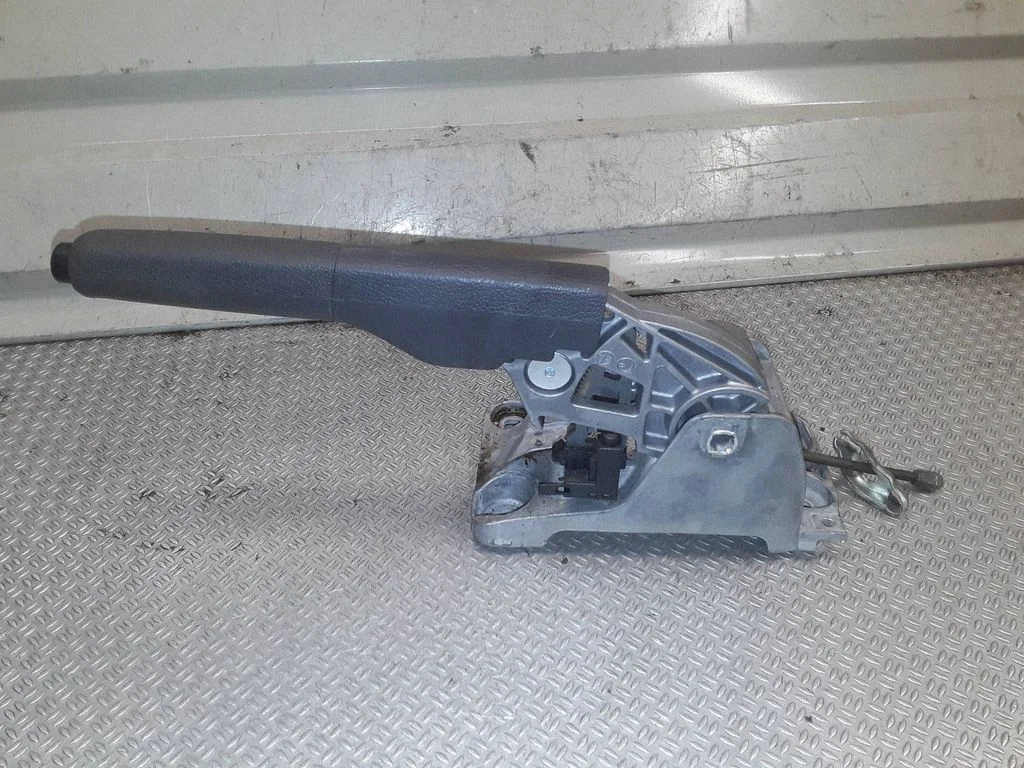 Handbrake/parking brake lever assembly – Volkswagen Golf IV (1998-2005)